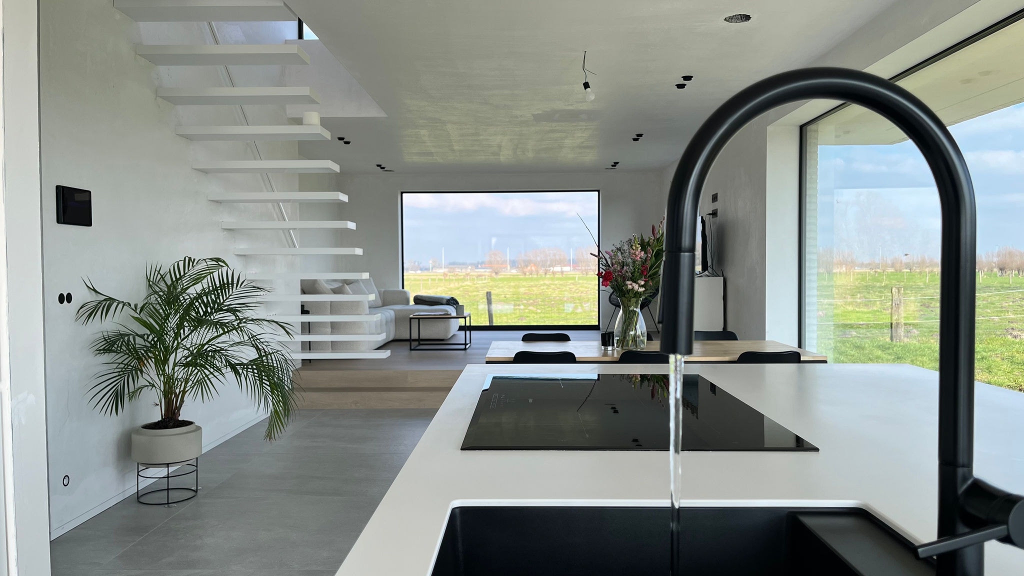 Comfortable home with optimized indoor temperature and warm water from a Daikin heat pump