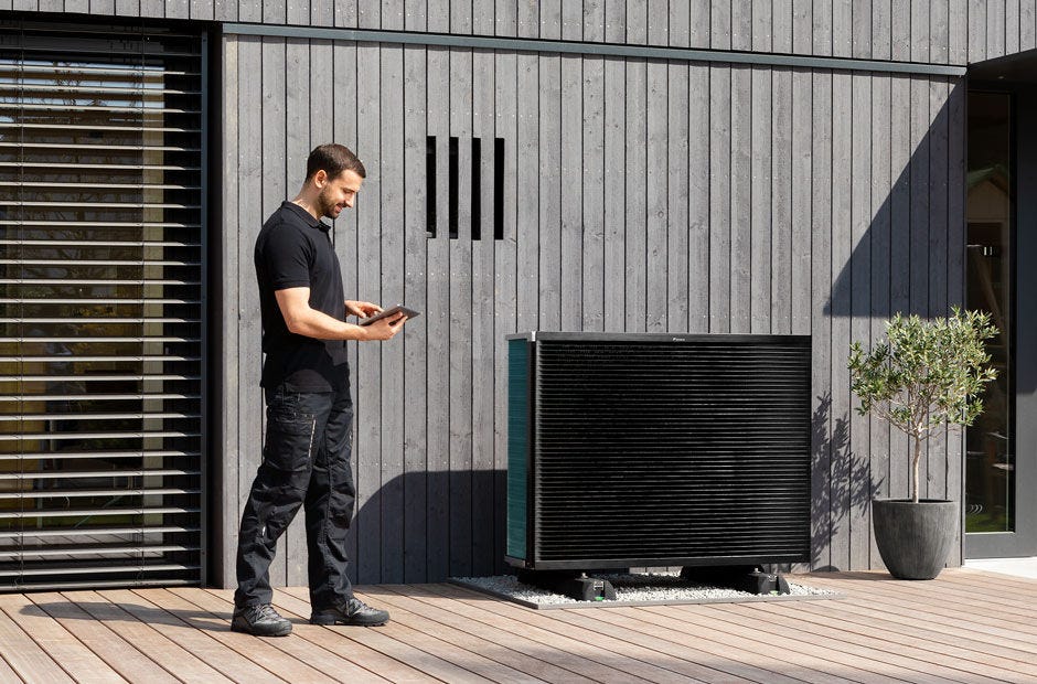 Instalatér s venkovní jednotkou Daikin Altherma