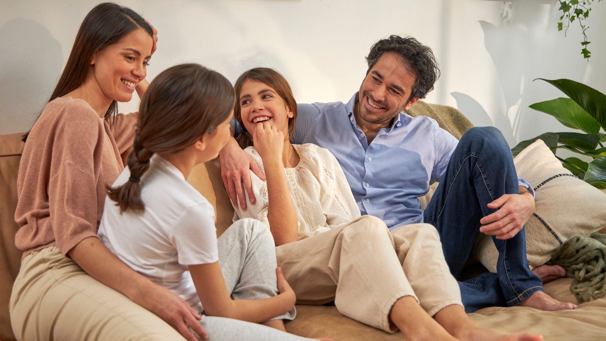 Rodinný rozhovor na gauči