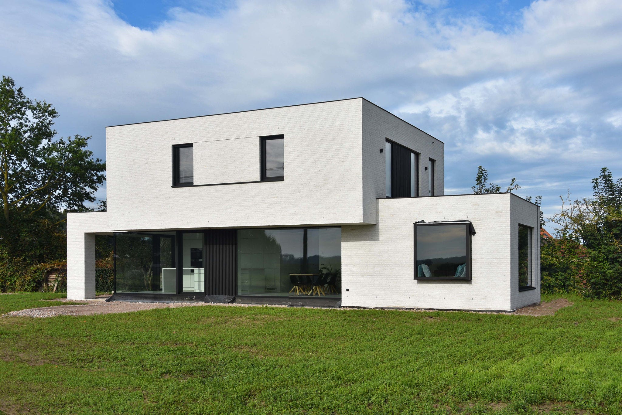 Moderní energeticky úsporný dům s tepelným čerpadlem Daikin vzduch–voda pro udržitelné vytápění