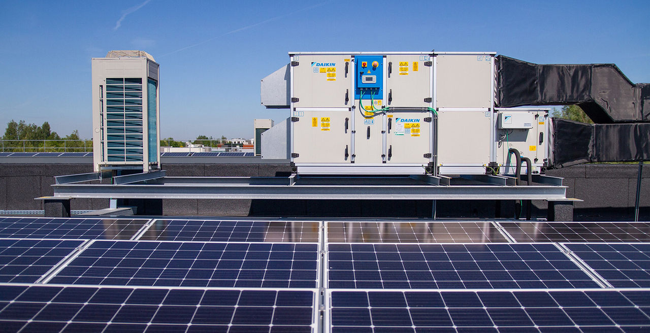 Instalace vzduchotechnické jednotky na střechu